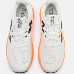 New Balance FuelCell Propel v5