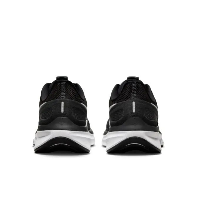 Nike Structure 25