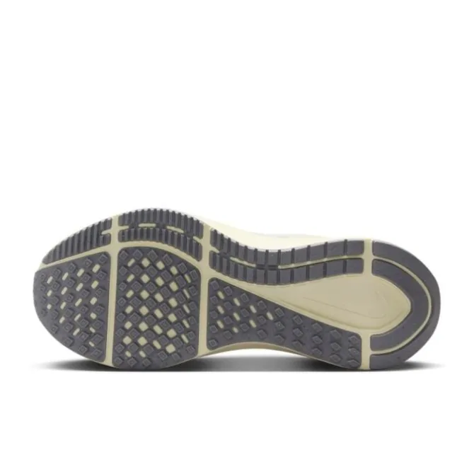 Nike Structure 25